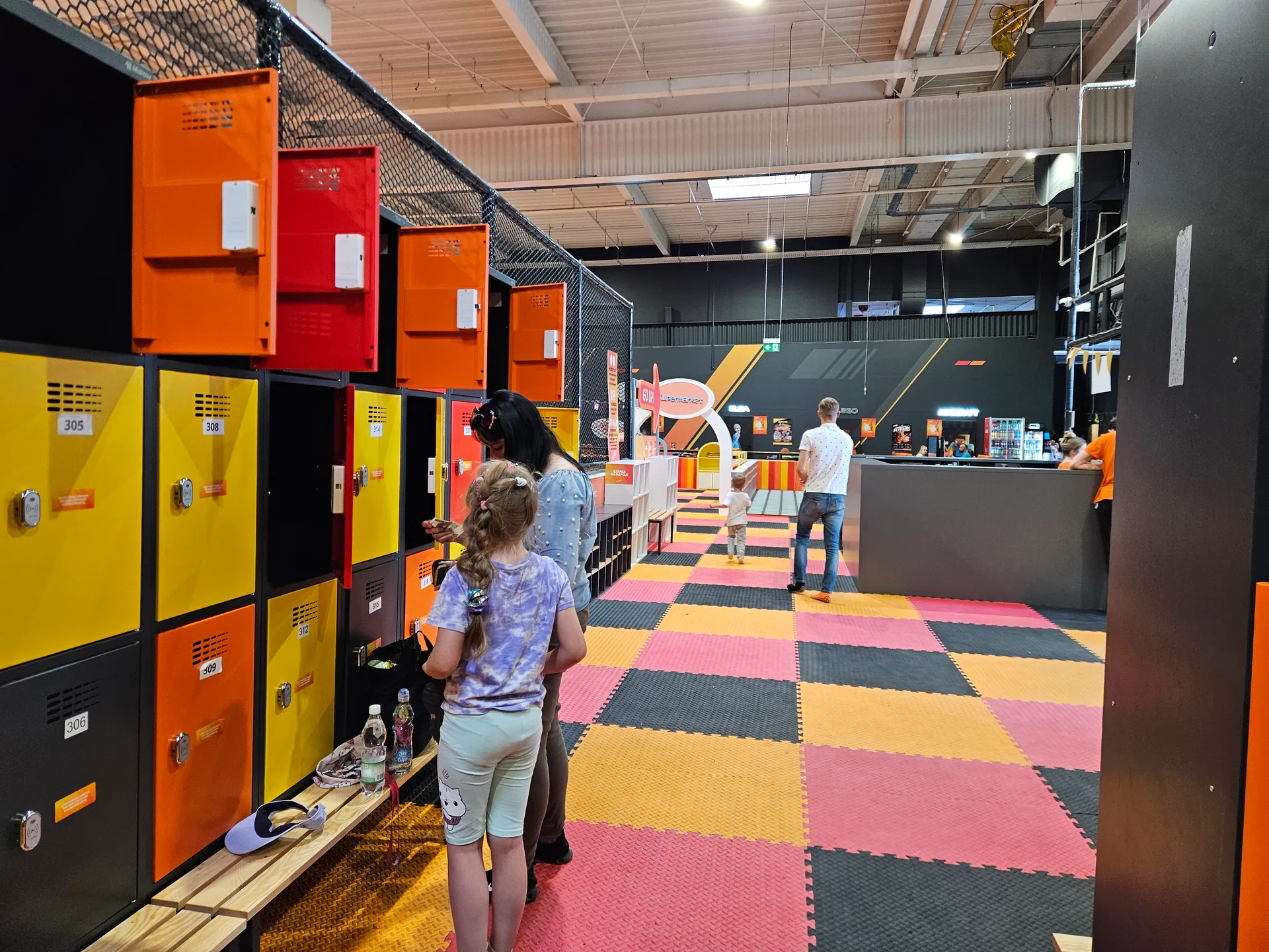 FlyPark w Bytomiu z dziećmi – trampoliny, zjeżdżalnie i świetna zabawa – zdjęcie 5
