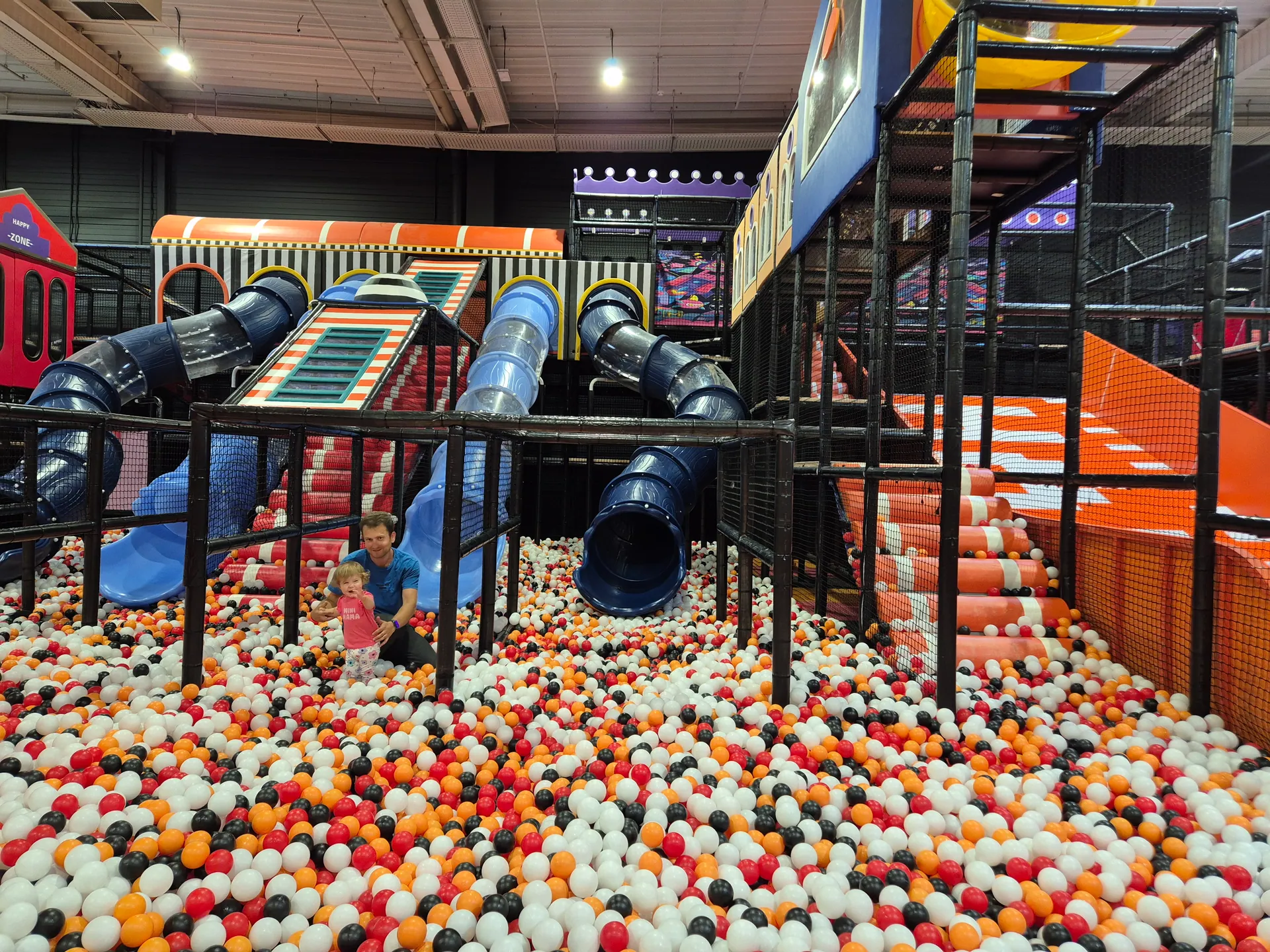 FlyPark w Bytomiu z dziećmi – trampoliny, zjeżdżalnie i świetna zabawa – zdjęcie 8
