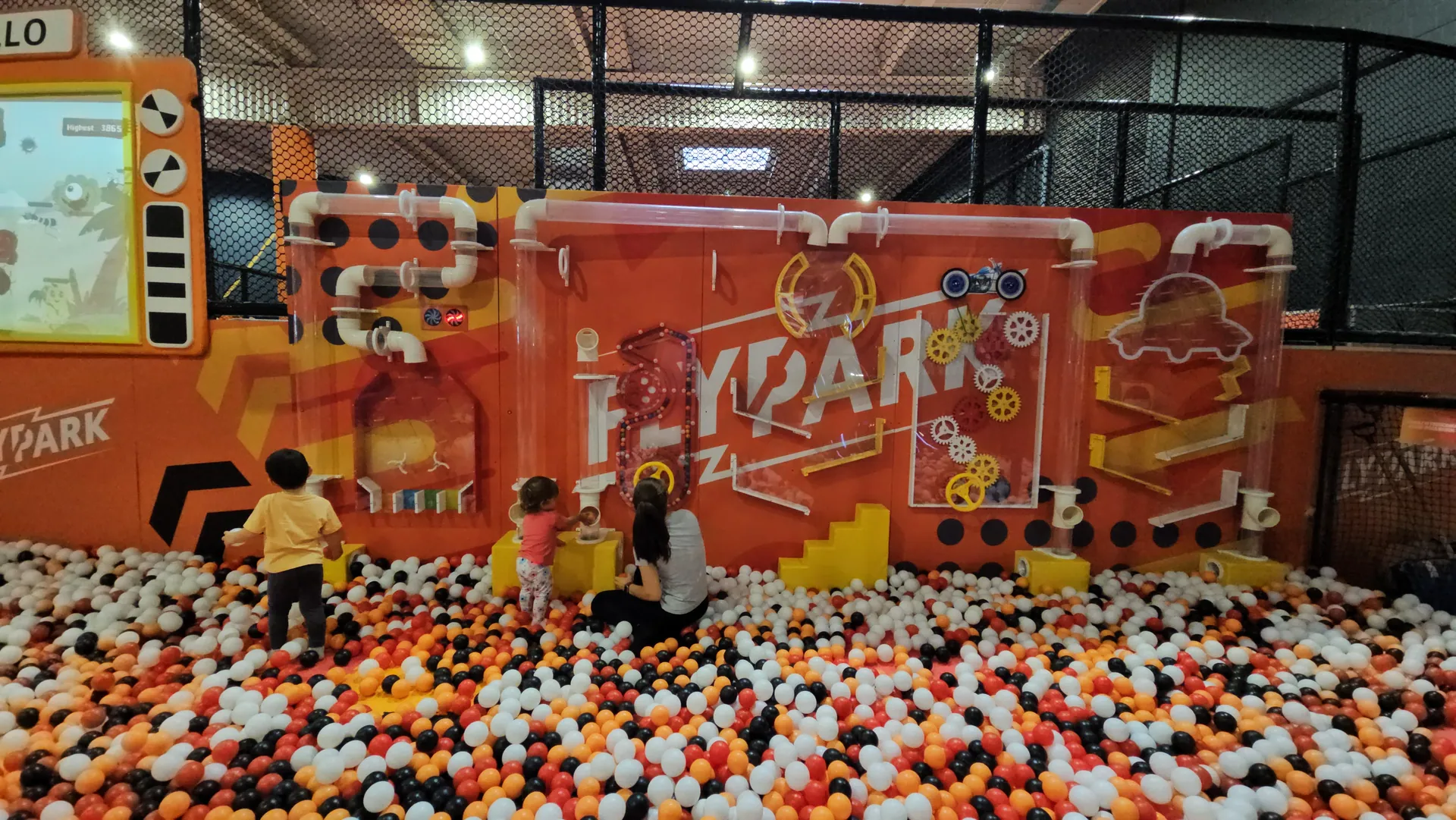 FlyPark w Bytomiu z dziećmi – trampoliny, zjeżdżalnie i świetna zabawa – zdjęcie 10