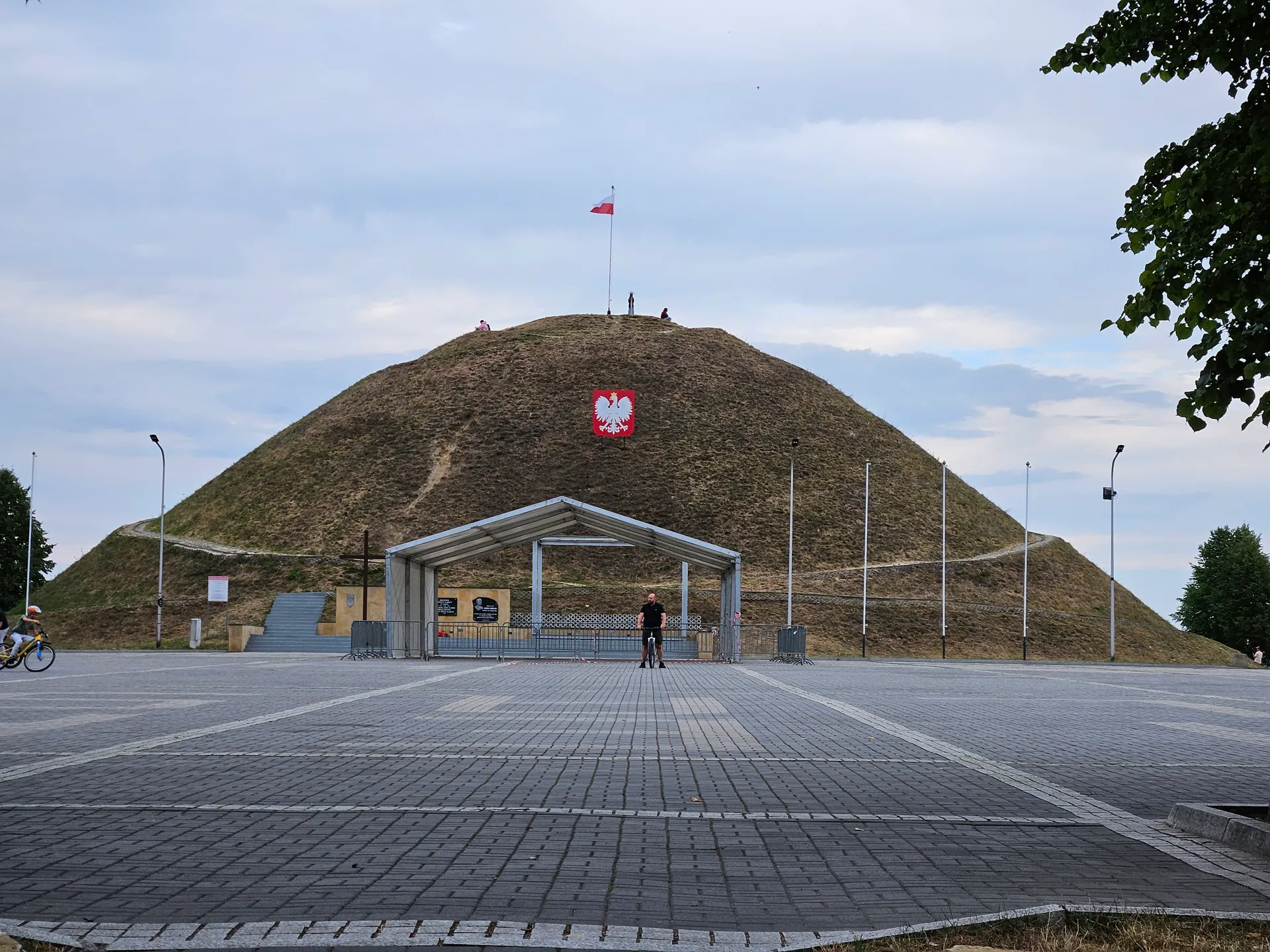 Kopiec Wyzwolenia w Piekarach Śląskich – spacer, plac zabaw i piękny widok – zdjęcie 1