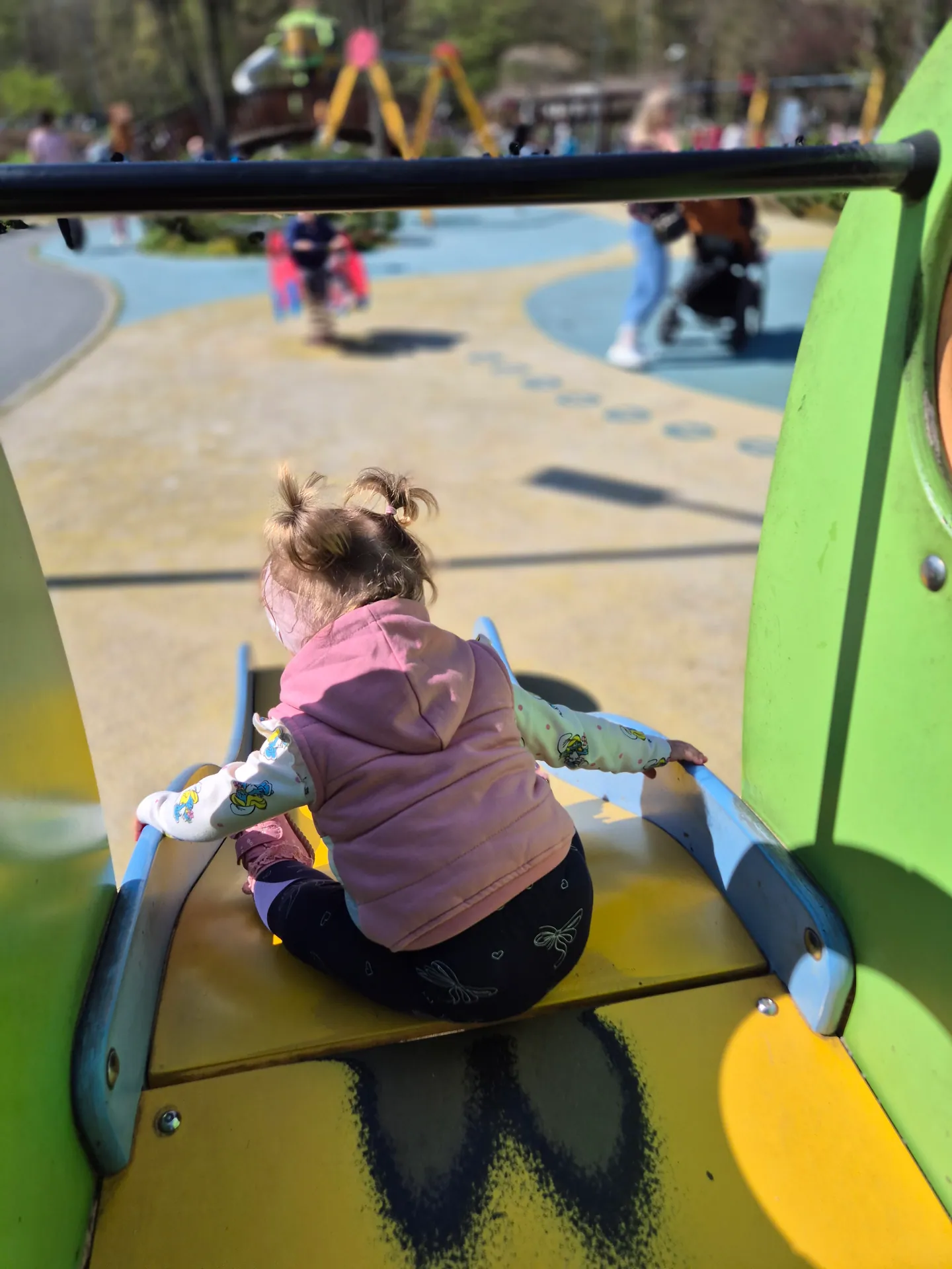 Park Jacka Kuronia w Sosnowcu z dziećmi – mini zoo, dinozaury i plac zabaw – zdjęcie 4